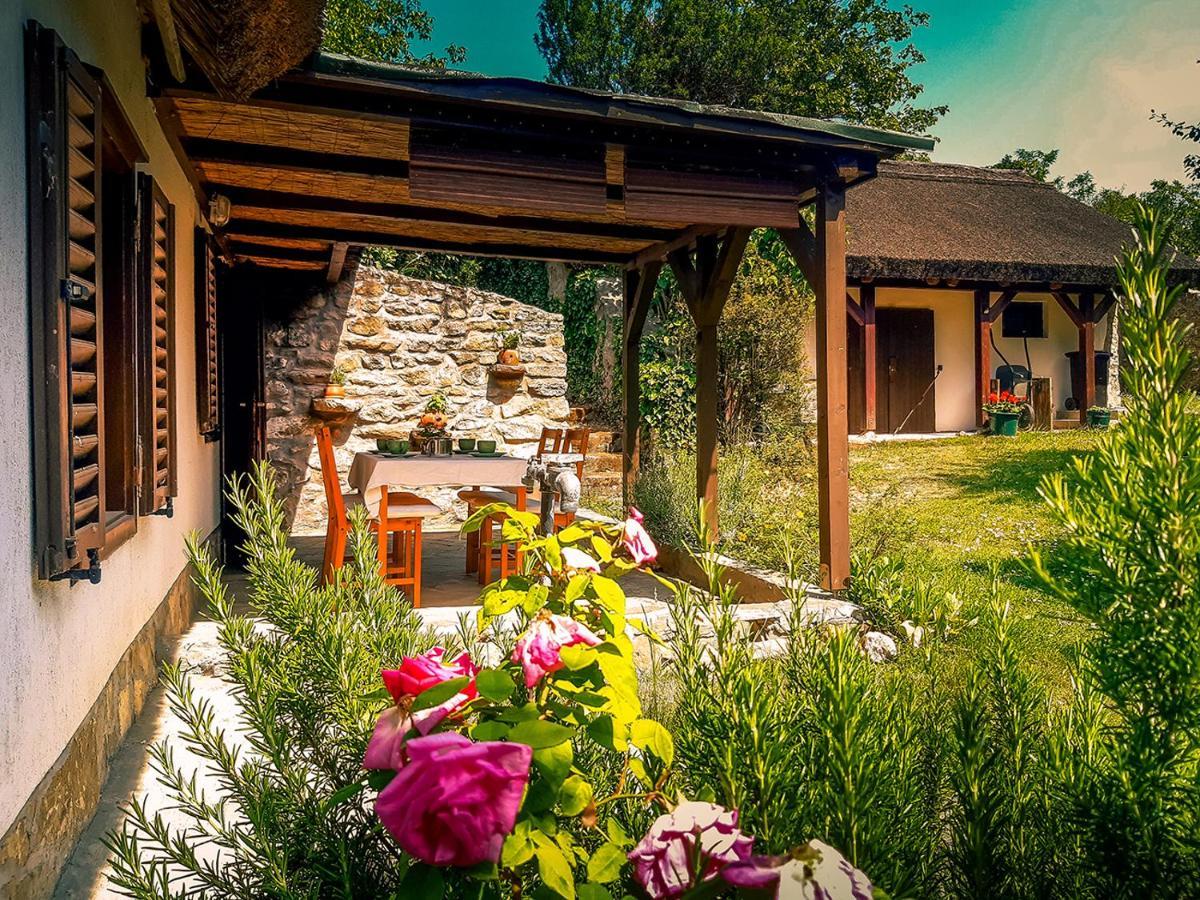 Wild Boar Cottage - Romantic Getaway Badacsonytomaj Exterior foto